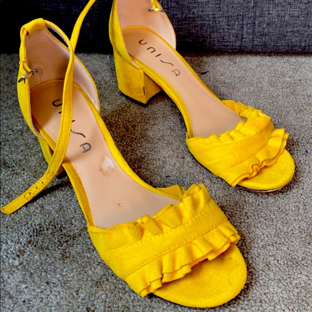 Yellow Ruffle Heals💛 - Picture 2 of 3